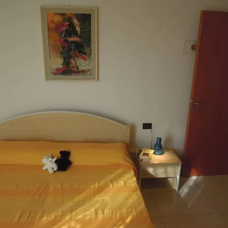 Homely One Bedroom Flat With Side Sea View アパート ビビオーネ