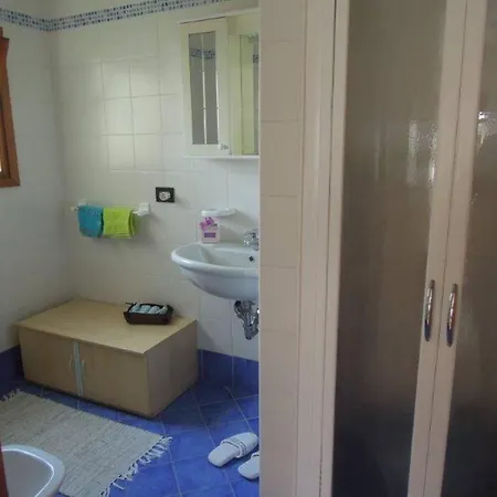 Homely One Bedroom Flat With Side Sea View アパート *