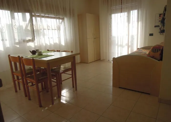 Homely One Bedroom Flat With Side Sea View アパート