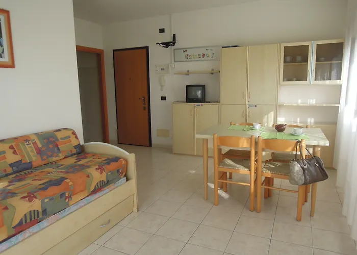 Homely One Bedroom Flat With Side Sea View * ビビオーネ
