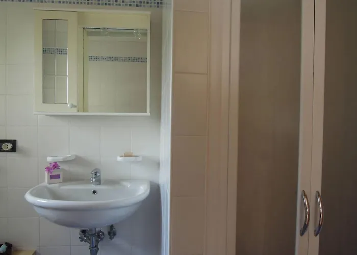 アパート Homely One Bedroom Flat With Side Sea View *