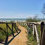 Homely One Bedroom Flat With Side Sea View Appartement