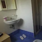 Homely One Bedroom Flat With Side Sea View *