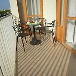 Homely One Bedroom Flat With Side Sea View *