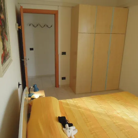 Homely One Bedroom Flat With Side Sea View Appartement
