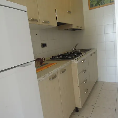 Homely One Bedroom Flat With Side Sea View 公寓
