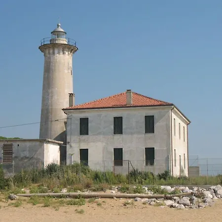 Appartement Homely One Bedroom Flat With Side Sea View *