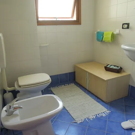Homely One Bedroom Flat With Side Sea View דירה