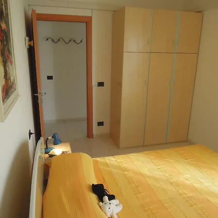 Homely One Bedroom Flat With Side Sea View דירה *