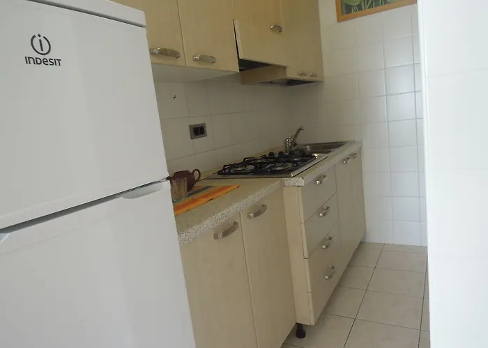 Homely One Bedroom Flat With Side Sea View Appartement