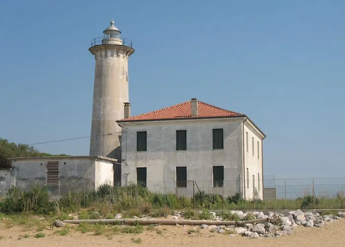 Appartement Homely One Bedroom Flat With Side Sea View *