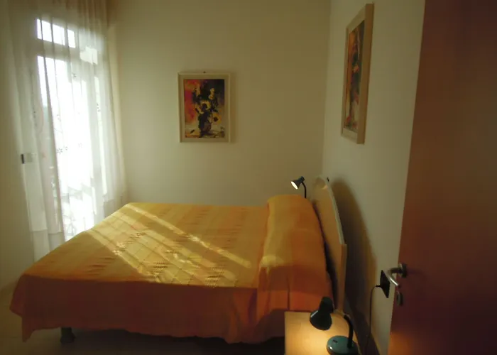 Homely One Bedroom Flat With Side Sea View