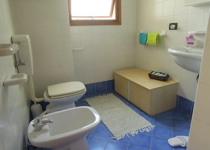 Homely One Bedroom Flat With Side Sea View Appartement